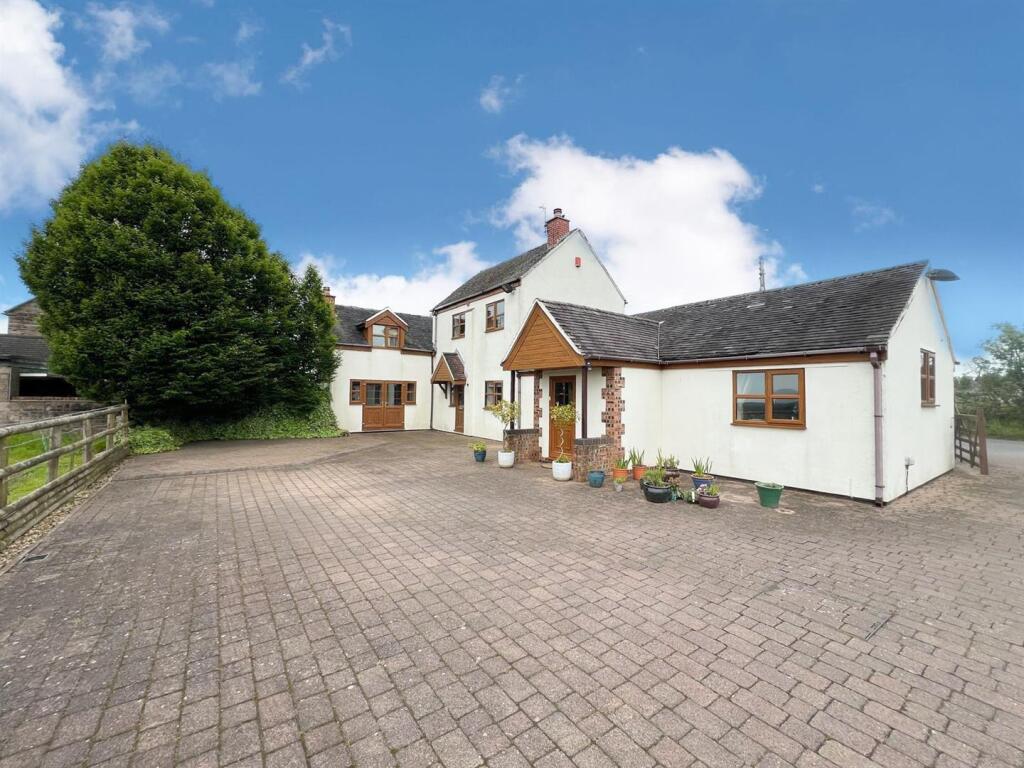 4-bed detached on Hulme Lane, Werrington, ST9 0DE, £560,000