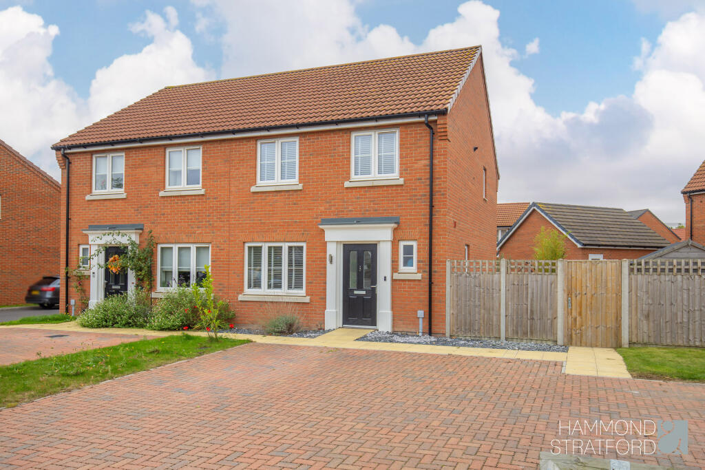 3-bed semi-detached on Hewer Close, Rackheath, £183,000