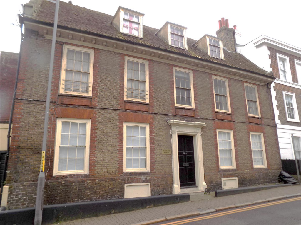 Main image of property: 124 High Street, Ramsgate