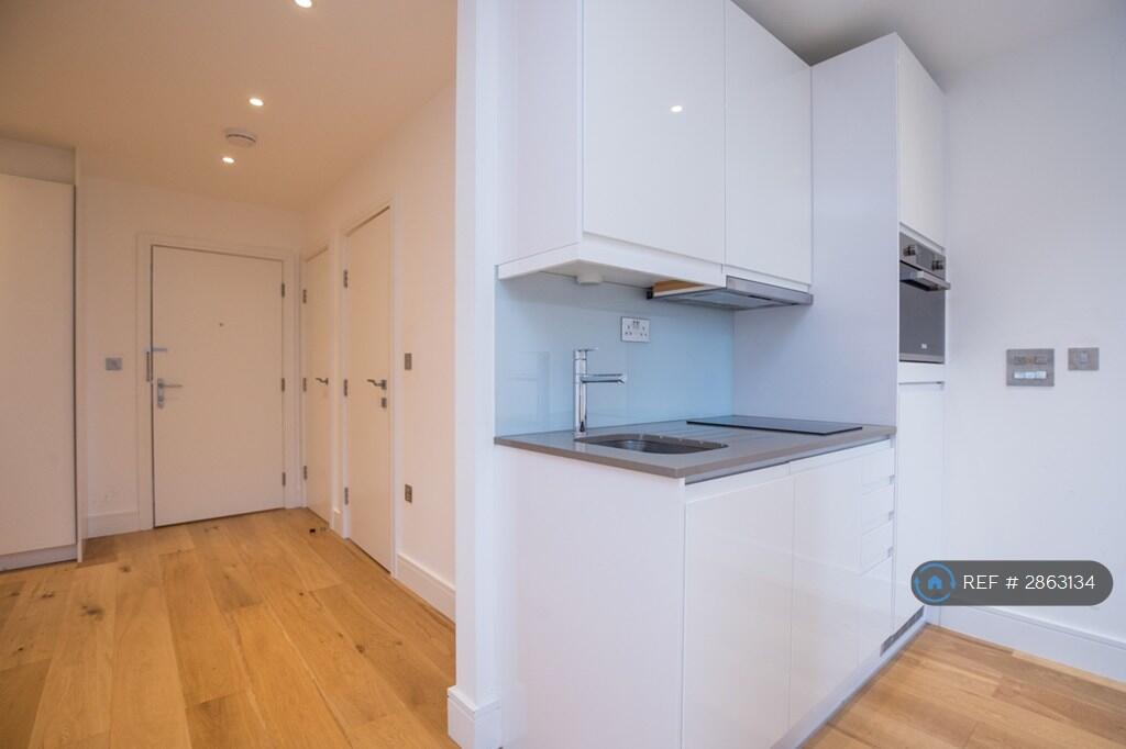 Main image of property: High Street, Slough, SL1