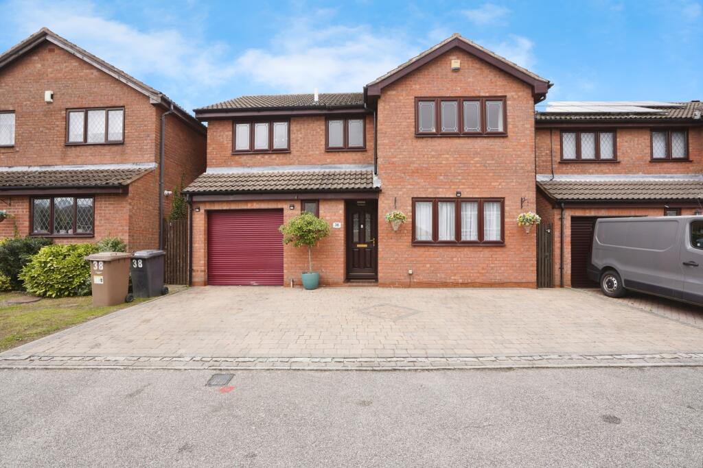 4-bed detached on Edgewood Drive, Luton, LU2, £485,000