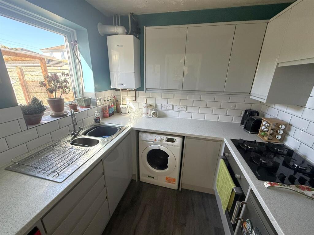 Beverley Way, Chippenham photo 5