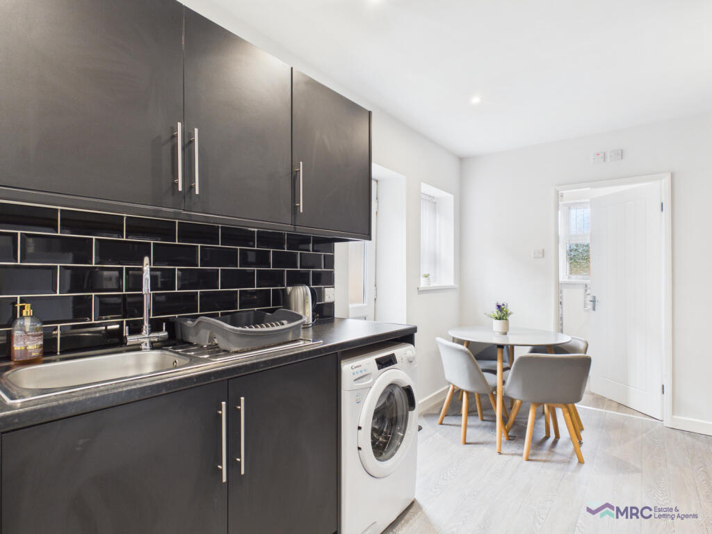 Apartment in Hull - View 5