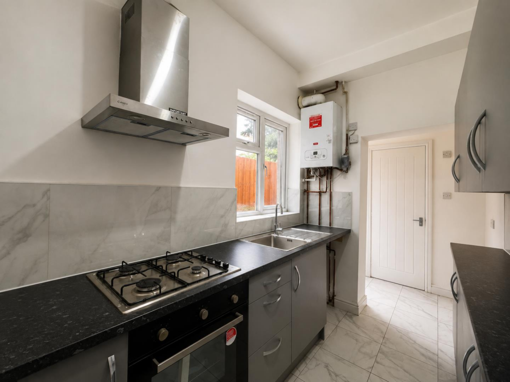 House in Sandwell, West Midlands - More