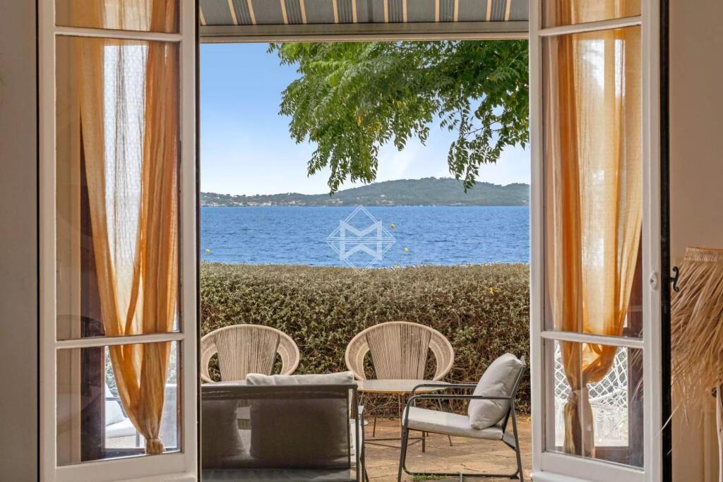 Main image of property: Provence-Alps-Cote d`Azur, Var, Carqueiranne