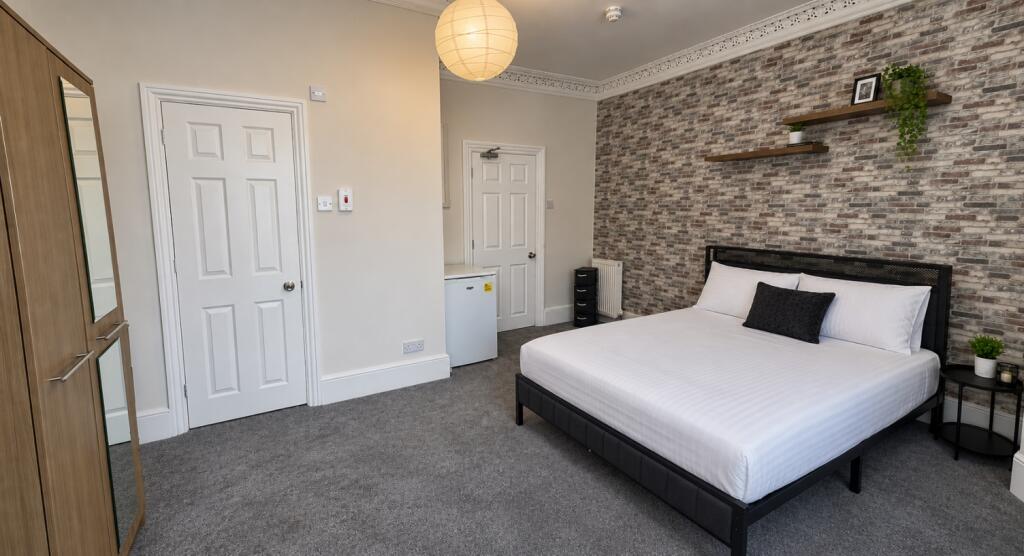 House in London, Royal Borough of Greenwich - View 2
