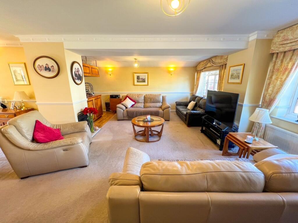 House in Elmbridge, Molesey - View 5
