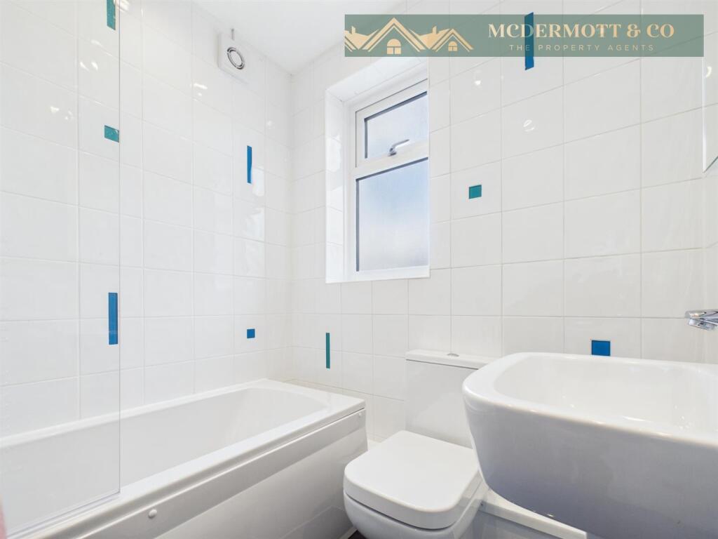 House in Oldham, Hollinwood - View 6
