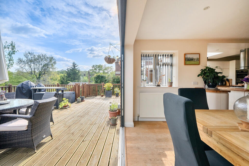 House in Reading, Calcot, Tilehurst - More