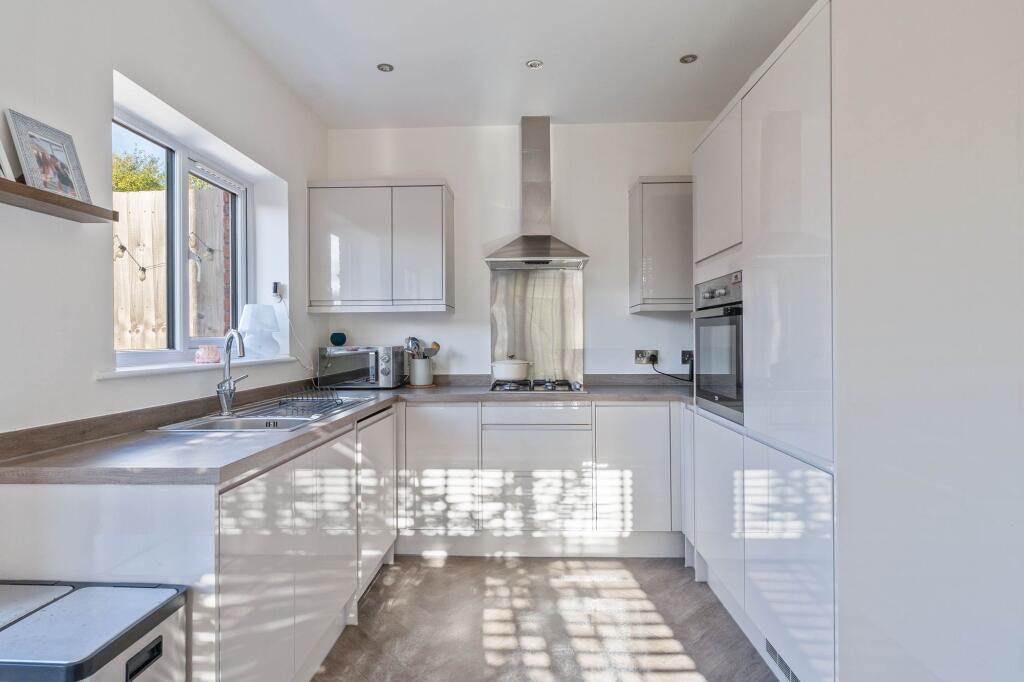 House in Newport - View 2
