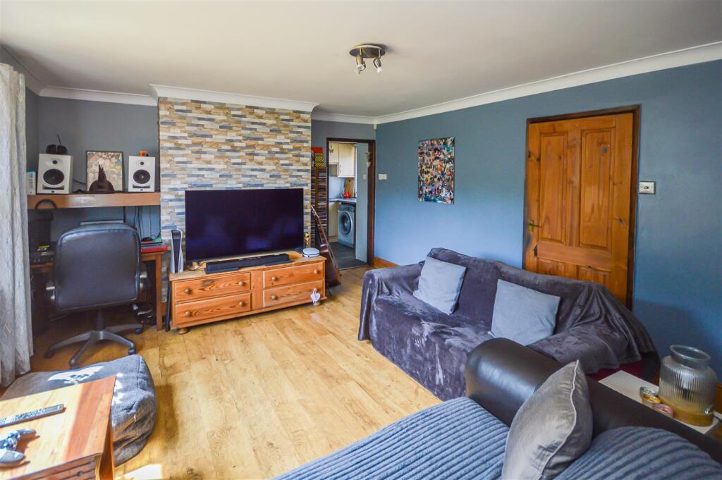 House in Wakefield, Lofthouse - View 5