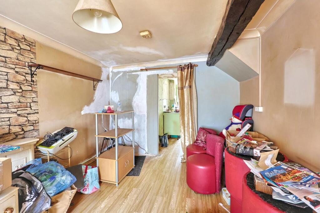 House in Swansea, Carmarthen - View 4