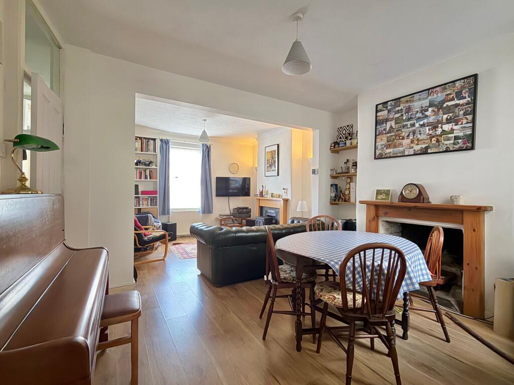 House in Teignbridge, Kingsteignton - More