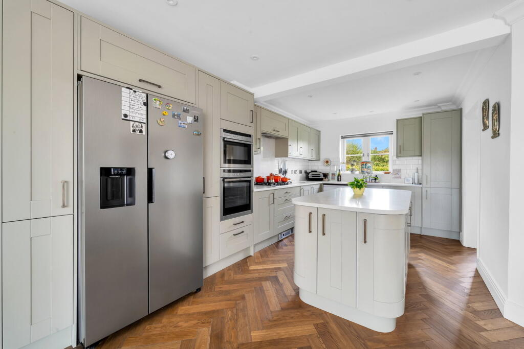 House in Woking, Surrey - View 3