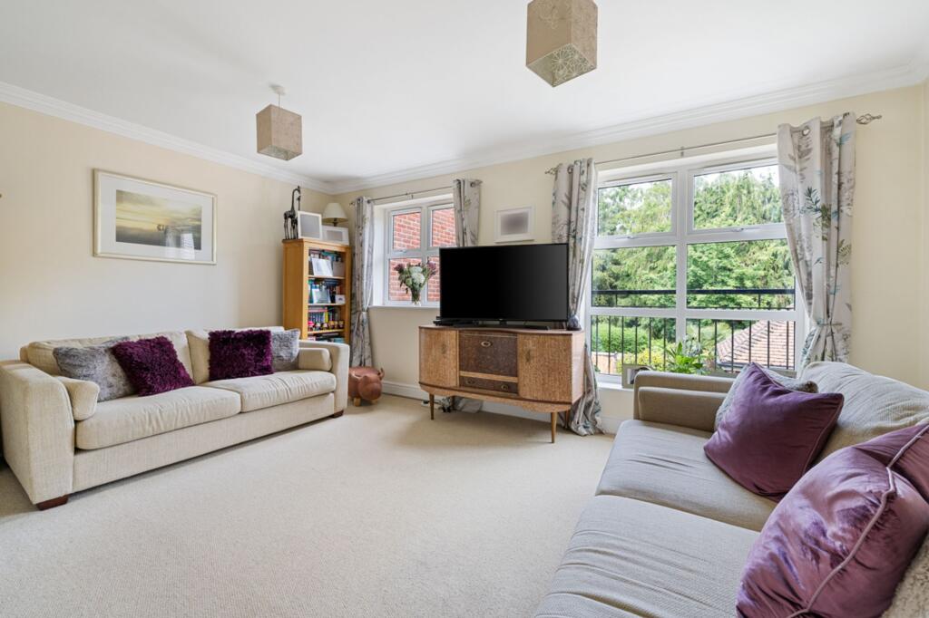 Hawthorn Way, Lindford, GU35 photo 4