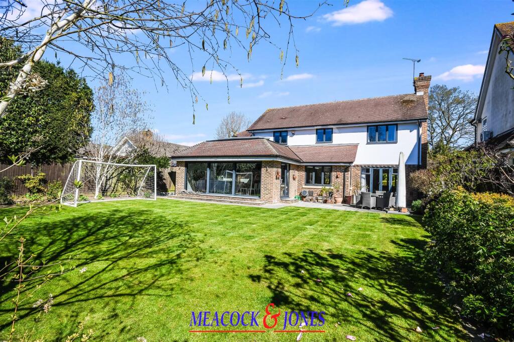 Park Avenue, Hutton, Brentwood - View 2