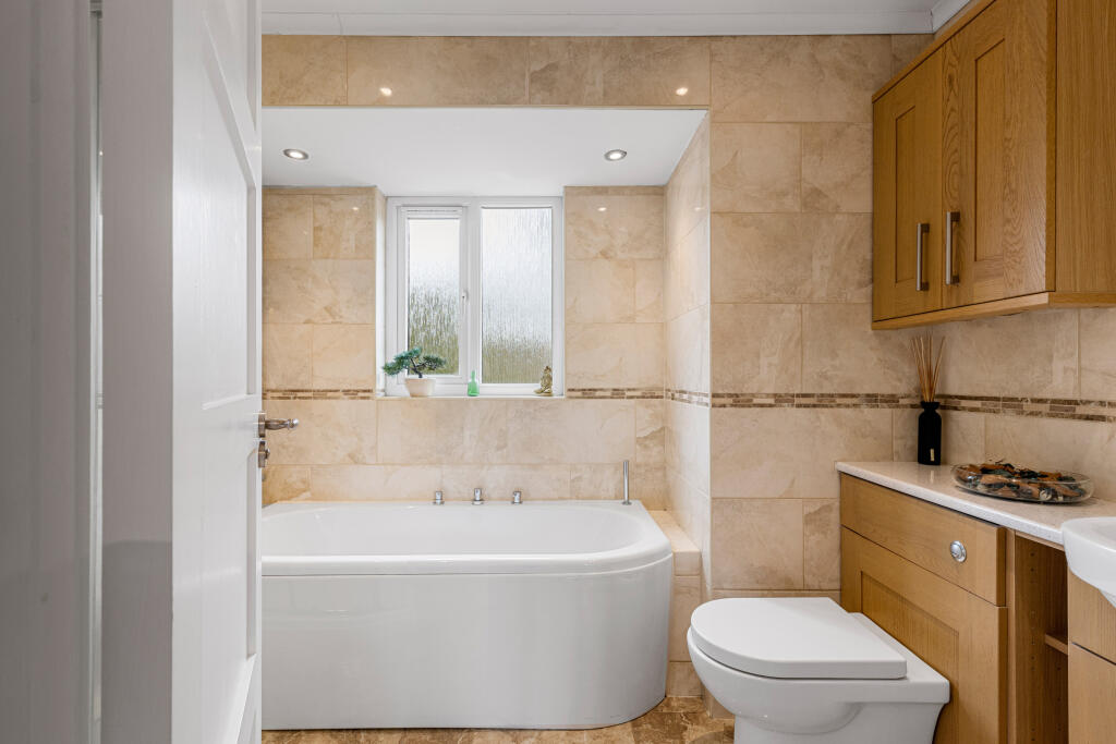 House in Reigate and Banstead, Meath Green, Horley - View 5