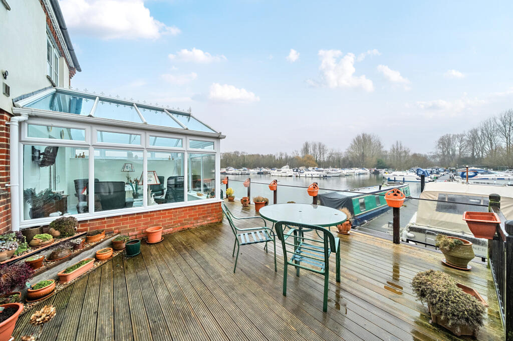 Main image of property: South Quay, Abingdon, OX14