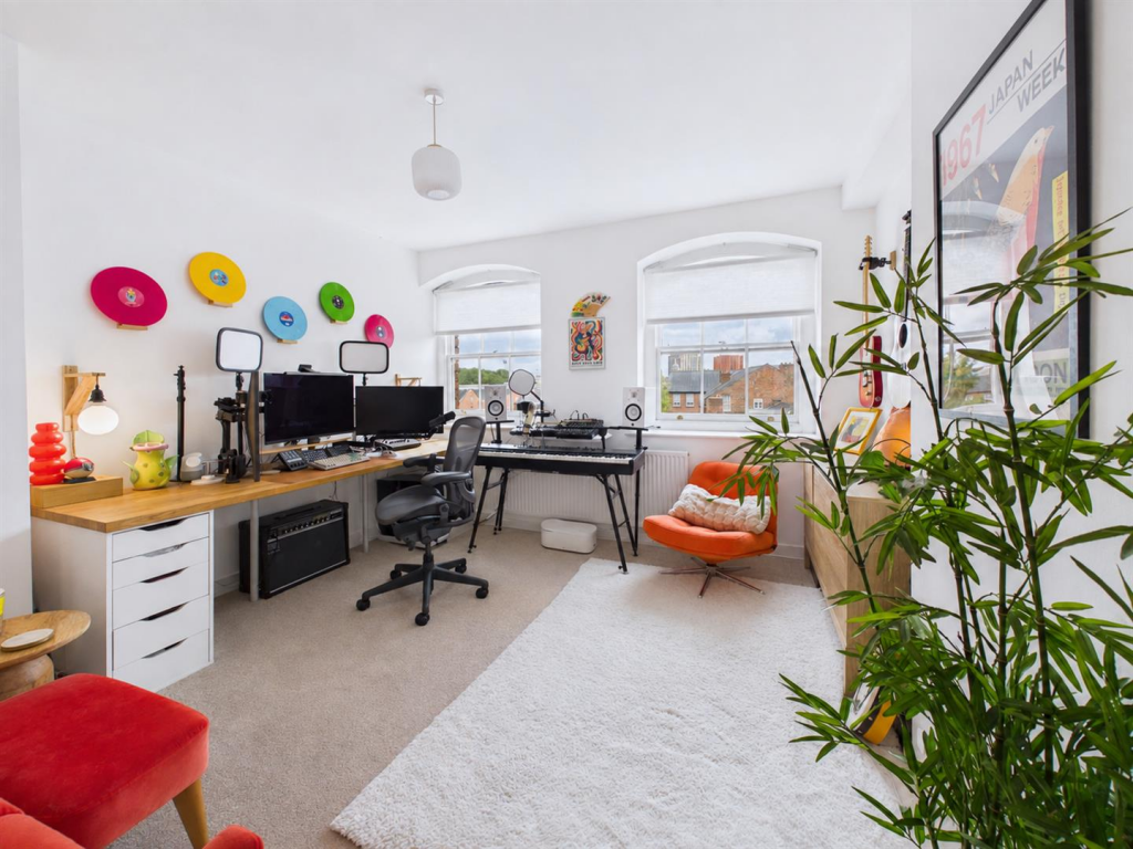 Apartment in Sheffield - View 3