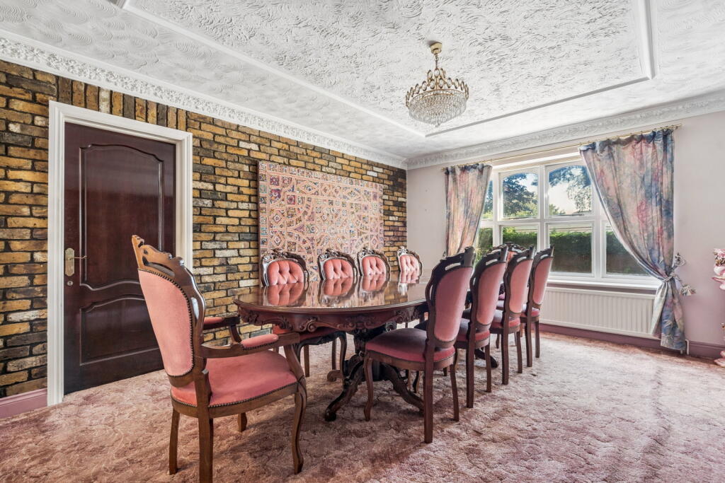 House in Three Rivers, Chorleywood - View 5