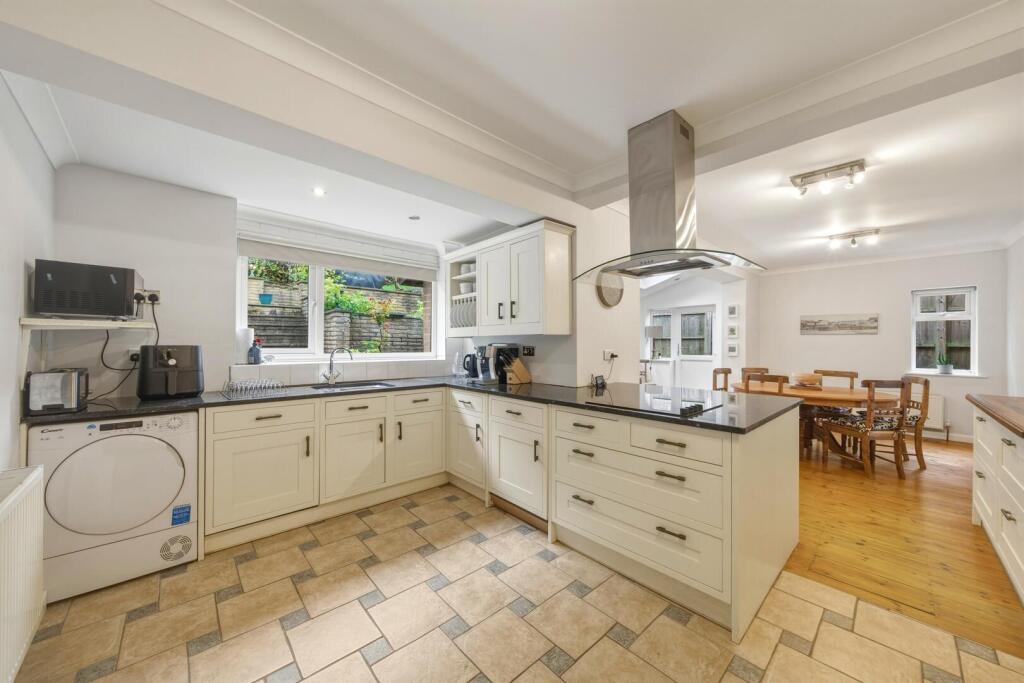 House in Nottingham, Nottinghamshire - More