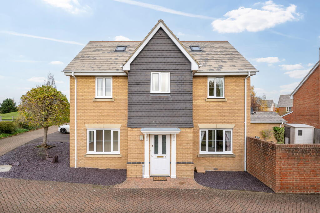 4-bed detached on Dover Close, Pitstone, Buckinghamshire, £550,000