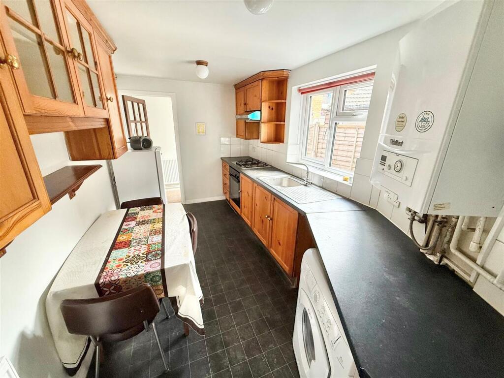 House in Luton - View 4