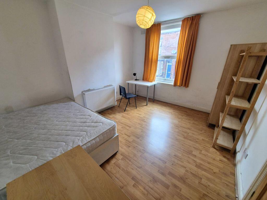 House in Leeds - View 4