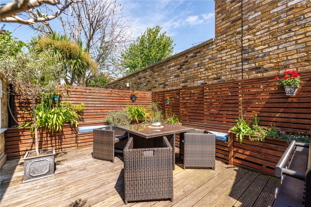 Apartment in London - More