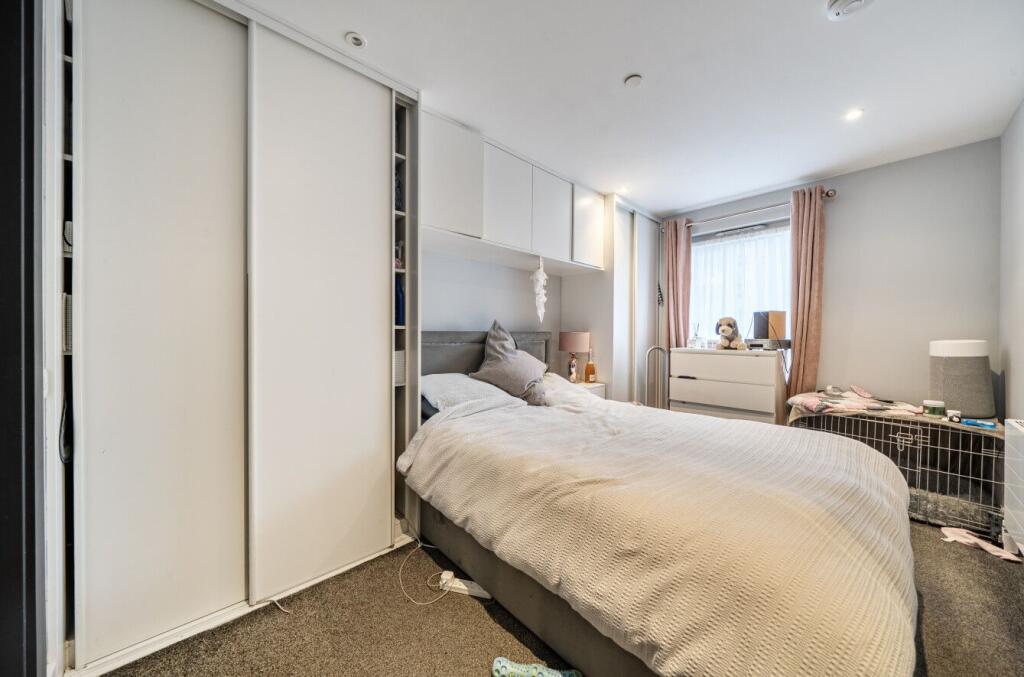Apartment in Croydon - View 5