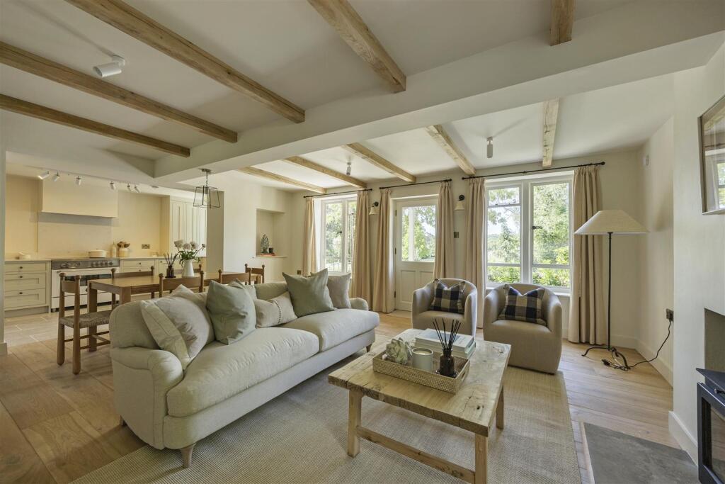 House in Gloucester - View 5