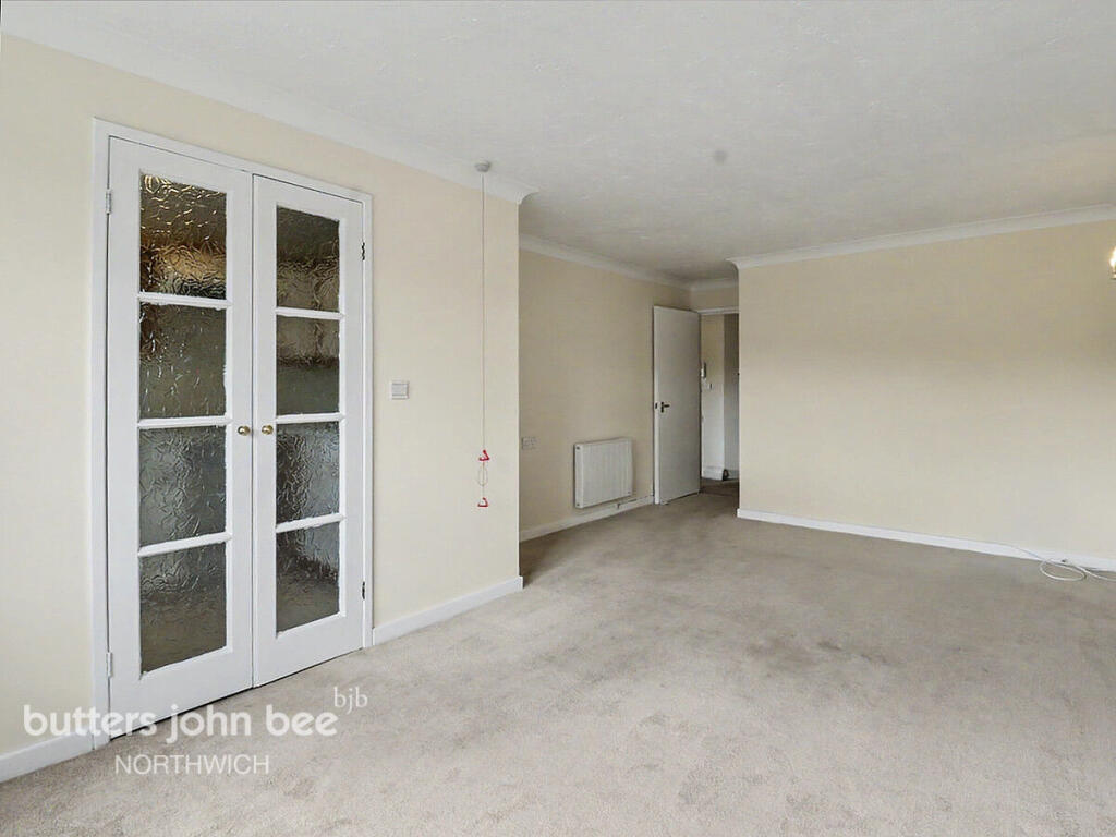 2-bed flat on London Road, Northwich, £70,000
