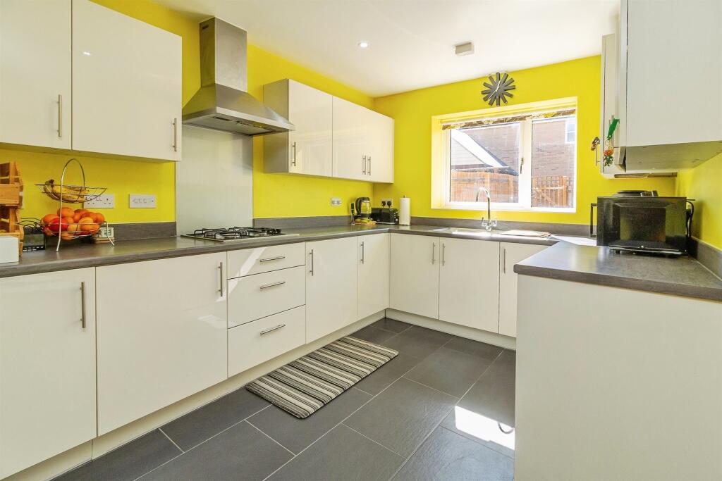 House in Milton Keynes, Broughton and Milton Keynes - View 4