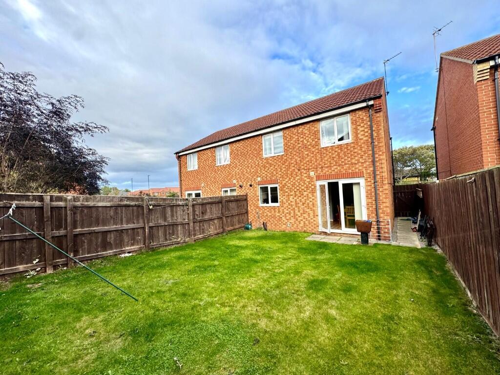 Low Farm Drive, Redcar, North Yorkshire, TS10 photo 4