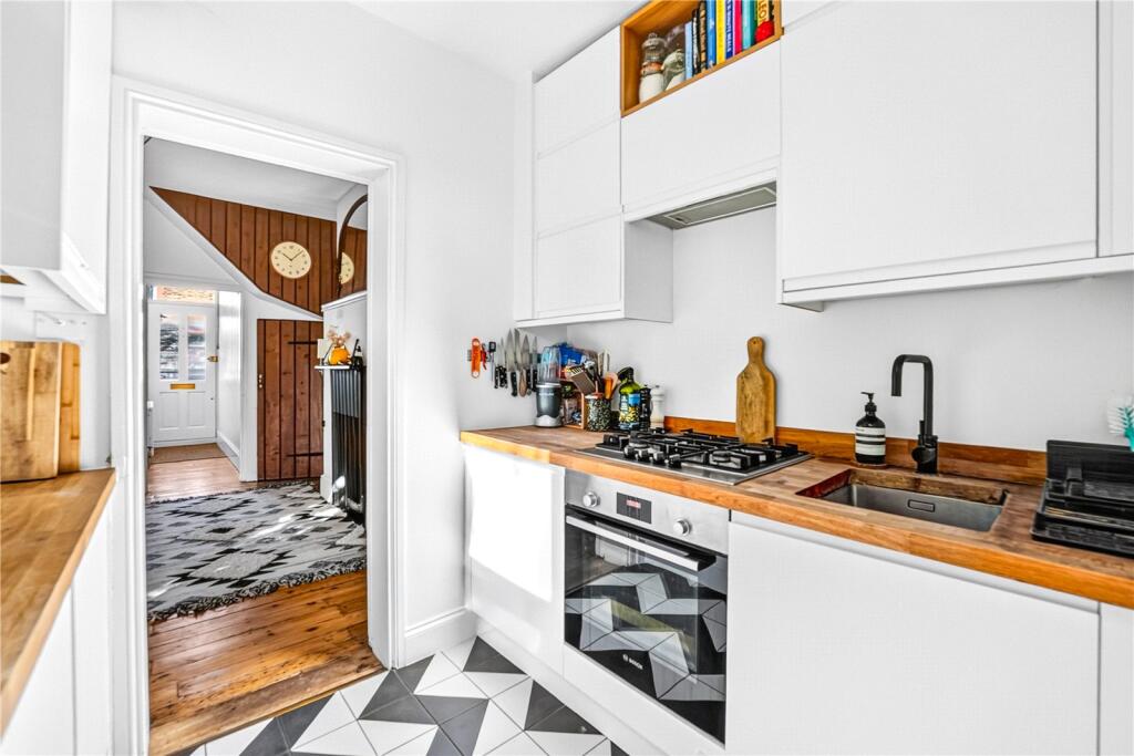 Apartment in London, Leyton - View 5