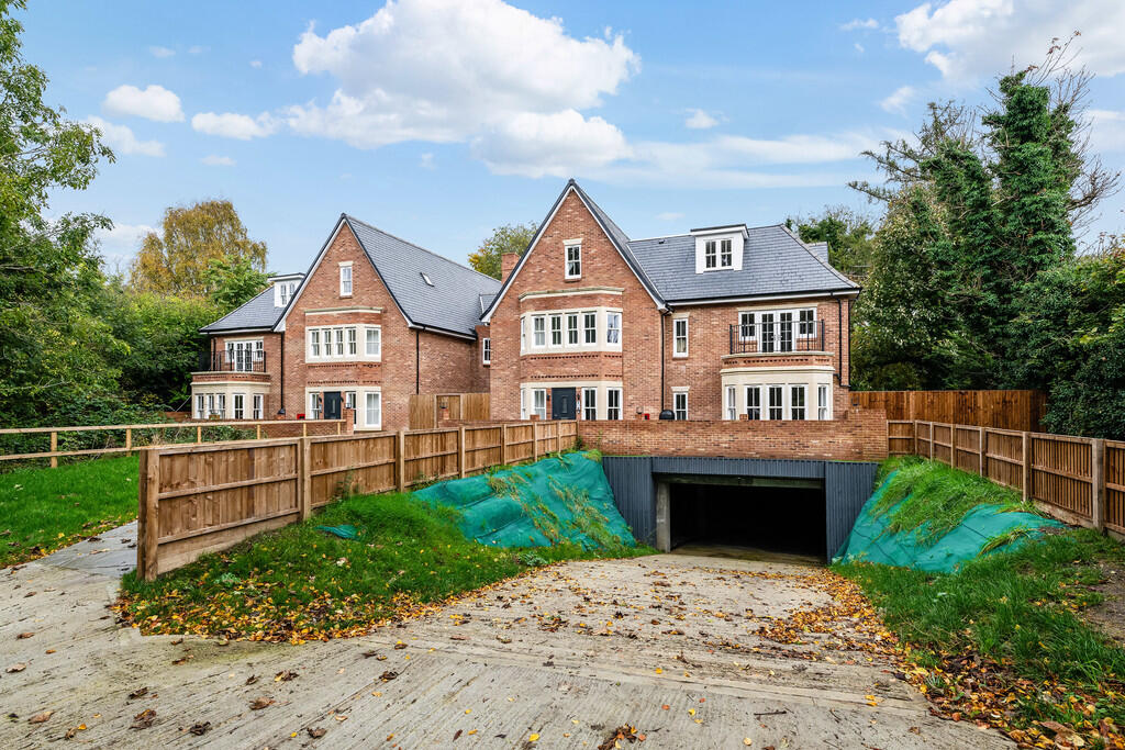 Main image of property: Flat 4 Woodcote Reservoir