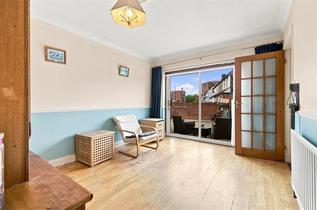 House in Enfield - More