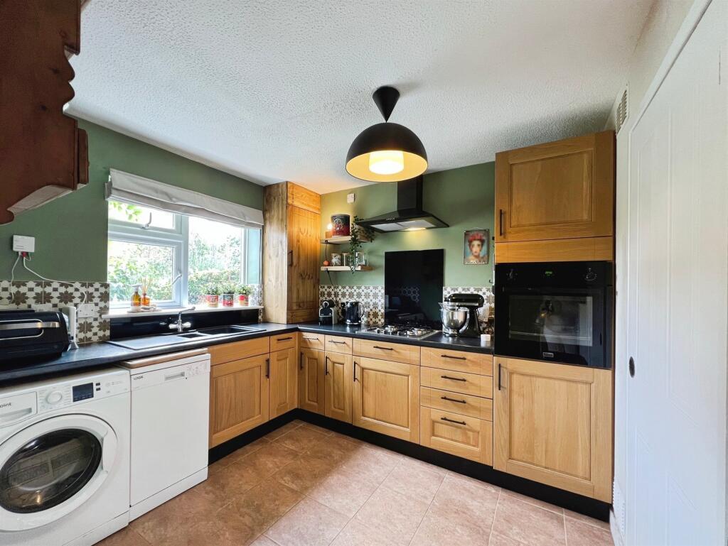 Scott Close, Bidford-On-Avon, Alcester photo 3