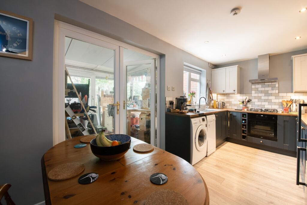 House in South Oxfordshire, Fleet Meadow, Didcot - More