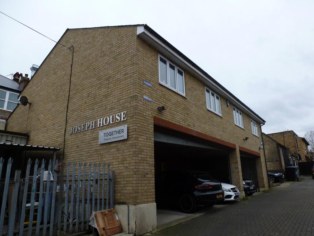 Main image of property: 2C Florence Avenue, Enfield, Greater London, EN2