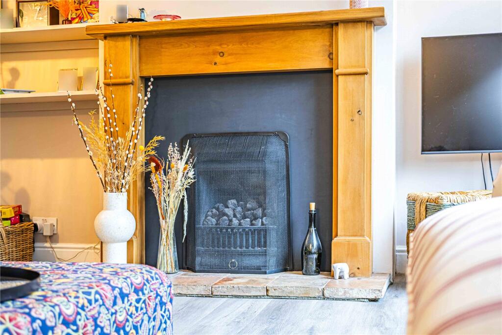 House in Eaton Bray, Central Bedfordshire - View 5