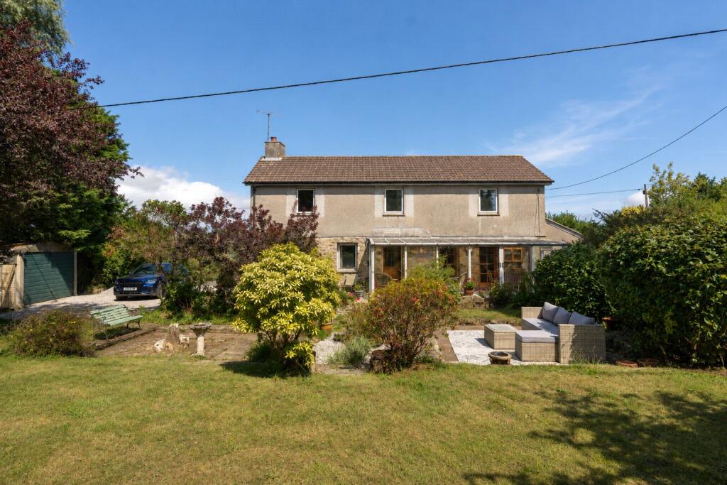 3 bedroom detached house in Marazion, great location, no chain, lovely woods and great location orchard garden 