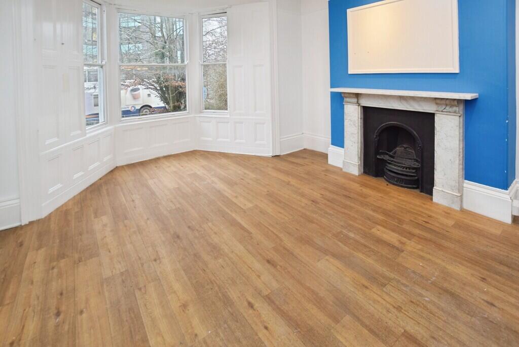 10 New North Road photo 2