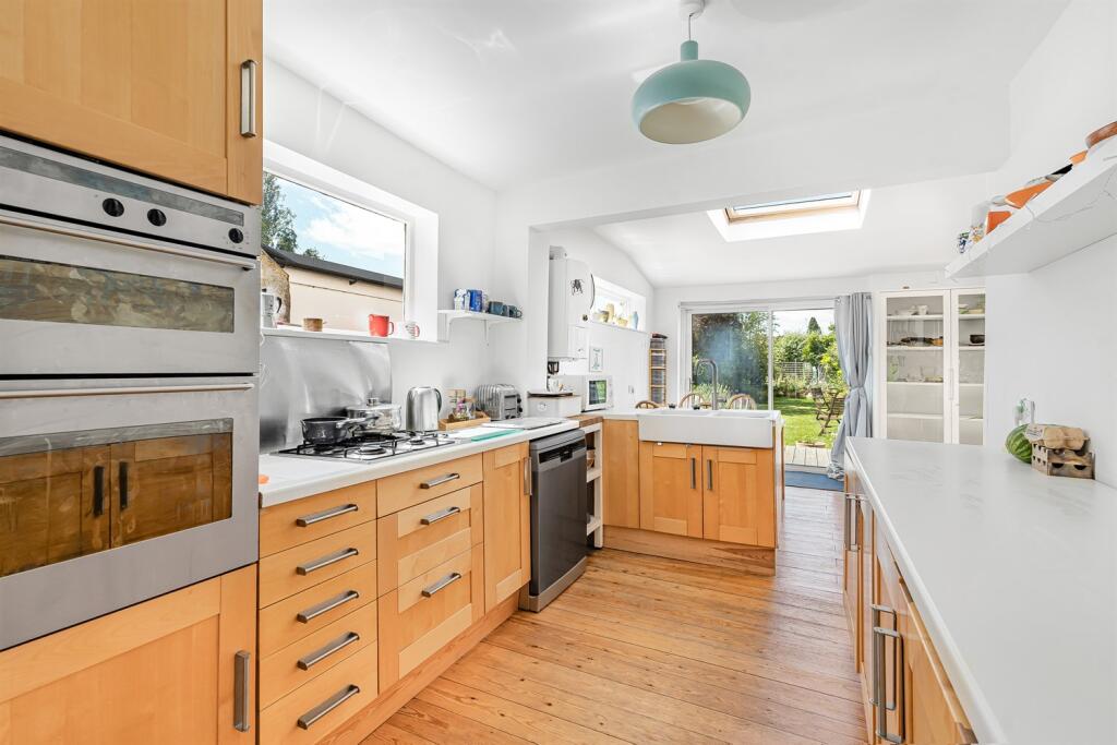 House in Reading, Caversham Heights - View 2
