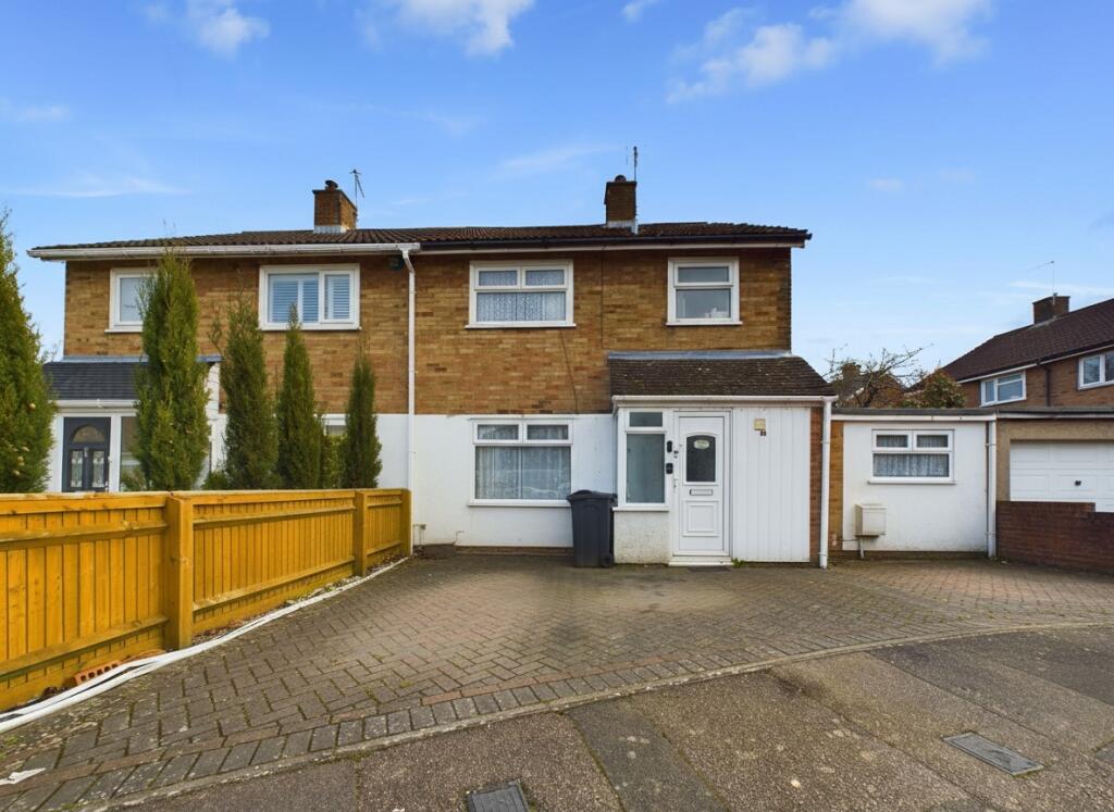 Main image of property: Double Room - Warmark Road, Hemel Hempstead, Hertfordshire, HP1 3PZ