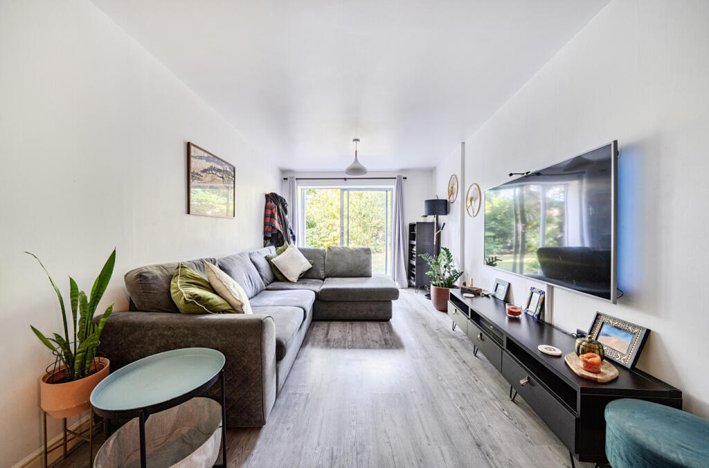 Apartment in Guildford - More
