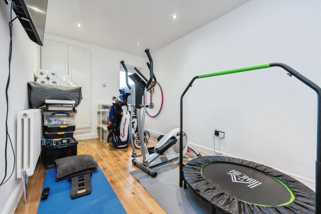 Additional image 26 of Mount Drive, Park Street, St. Albans