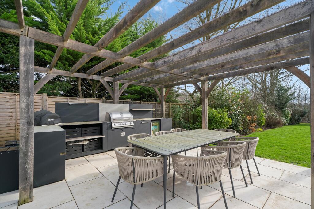 House in Kingston upon Thames - More