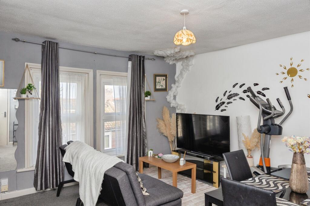 1-bed flat on Twyford Avenue, Portsmouth, £100,000