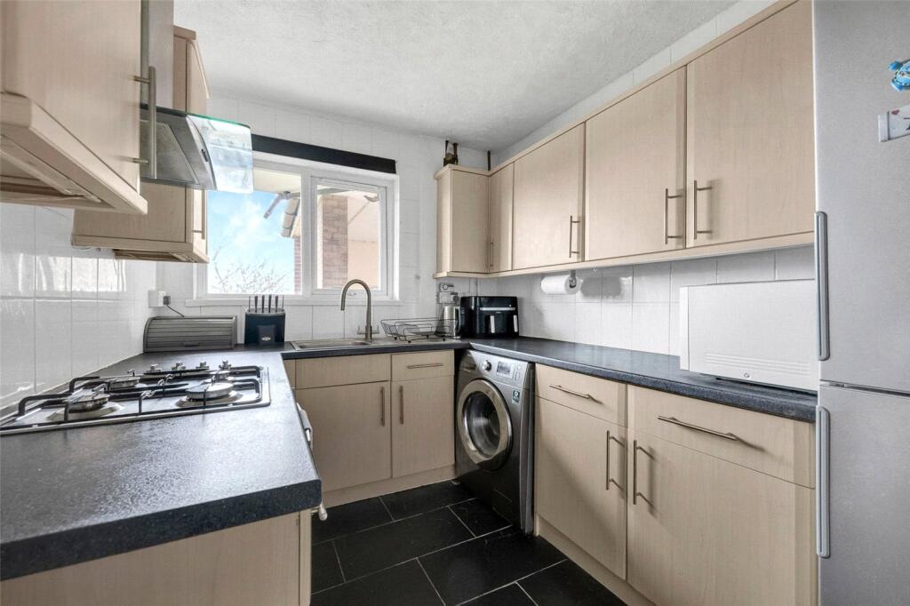 Apartment in Dartford, Kent - More